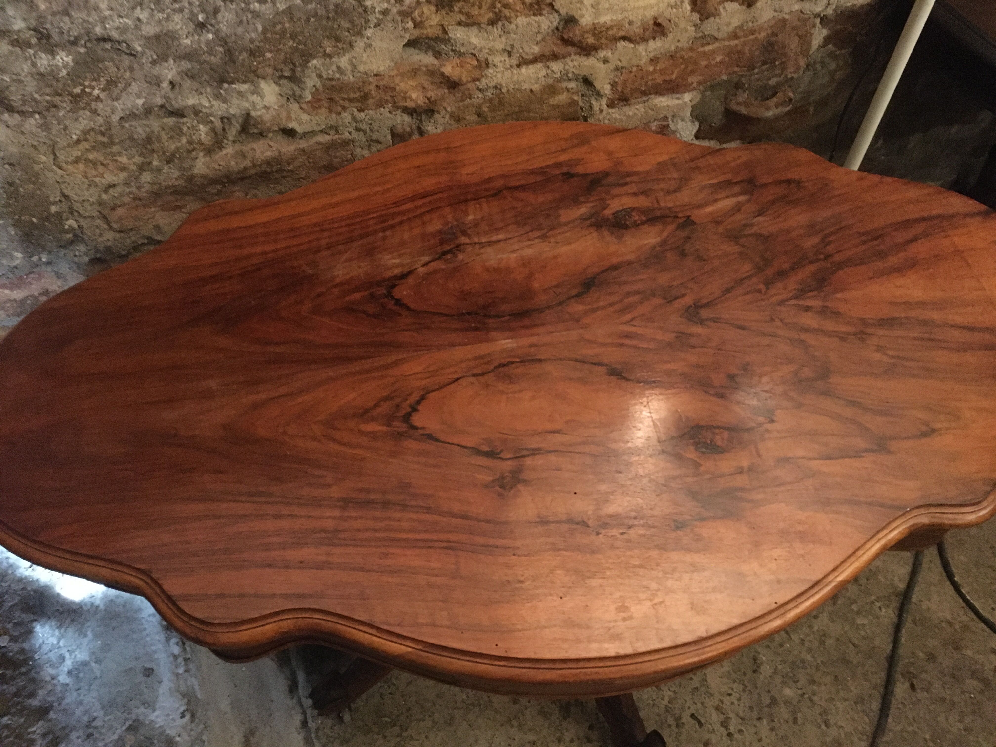 Violin table 2 walnut drawers