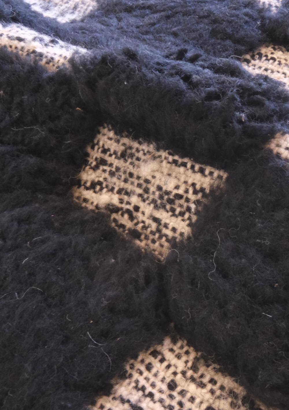 Tapis texturé noir à carreaux - 151 x 124 cm