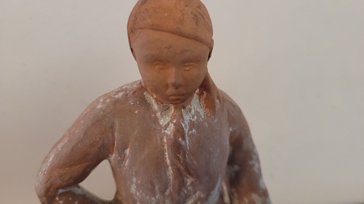 Bookend in terracotta