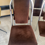 Quatre chaises chrome et velours ras marron design 70