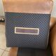 Fauteuils club en cuir marron finition antique