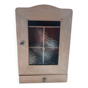 Armoire à pharmacie
