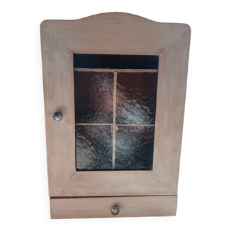 Armoire à pharmacie