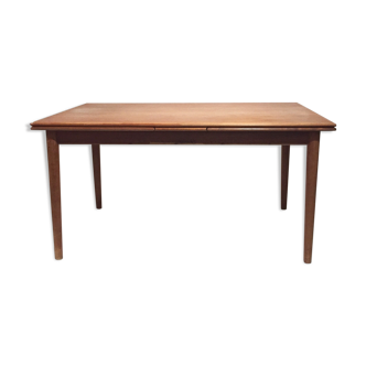 Scandinavian dining table with extension