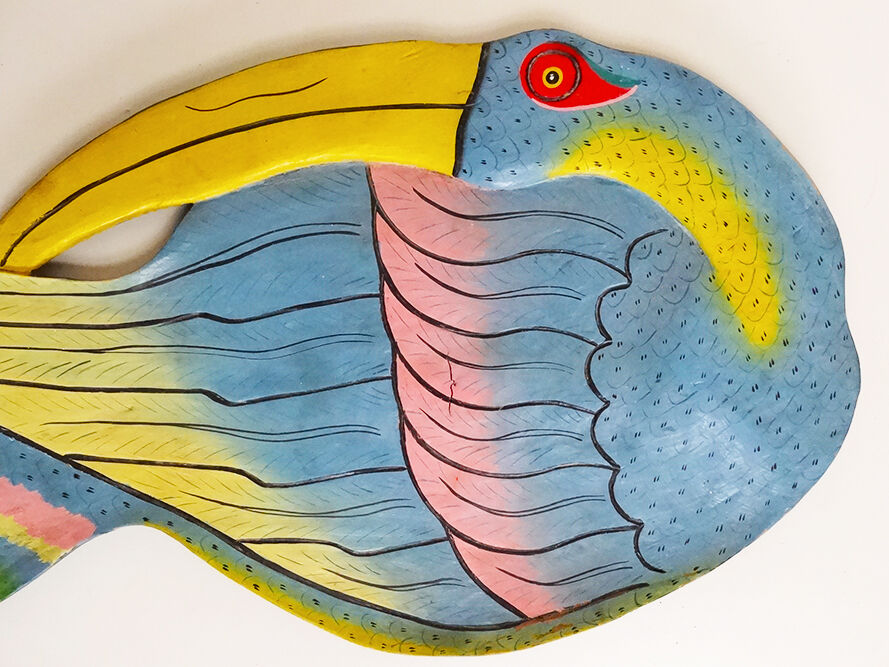 Wooden wall toucan