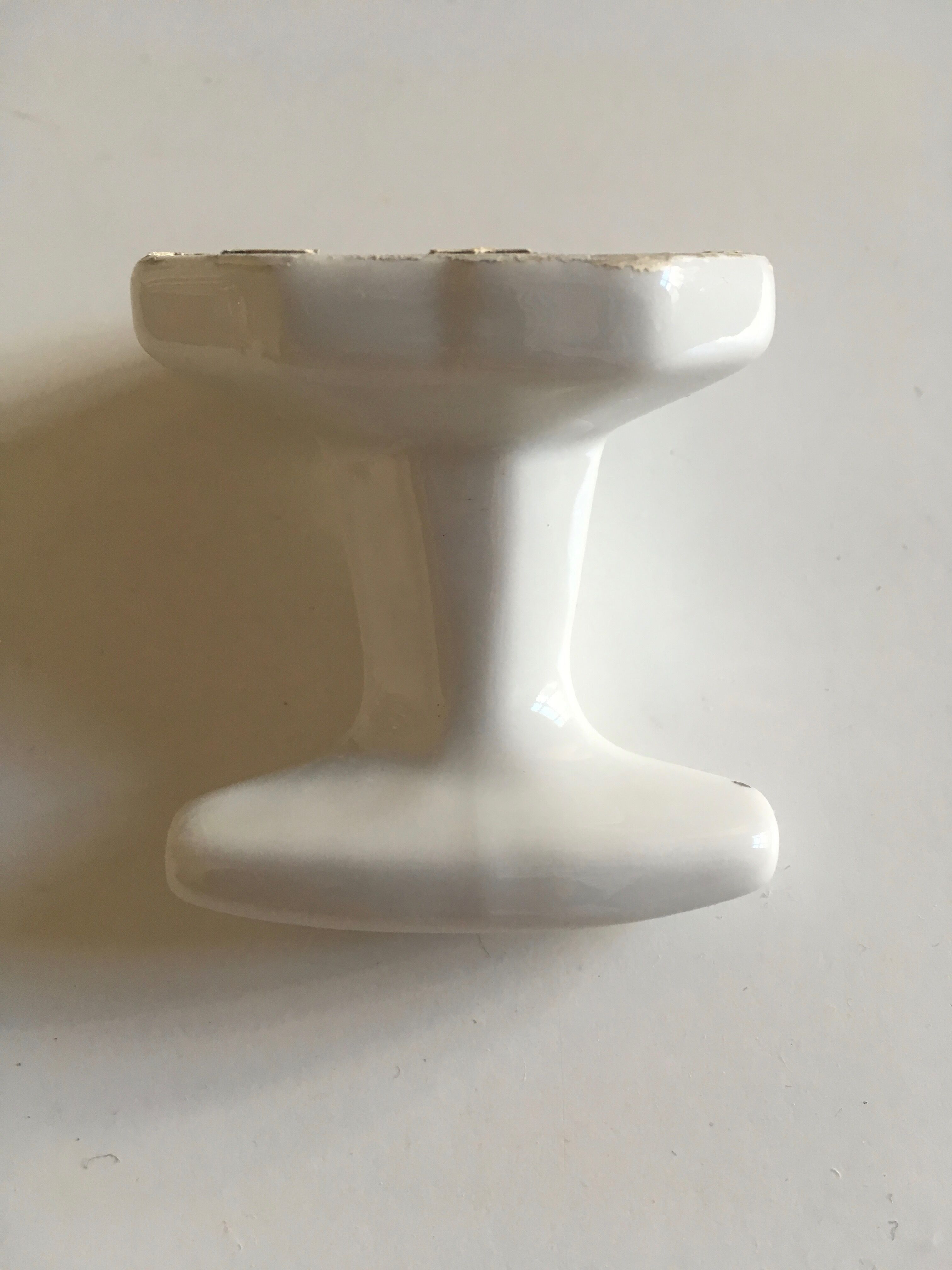 Bathroom patère in white art deco faience