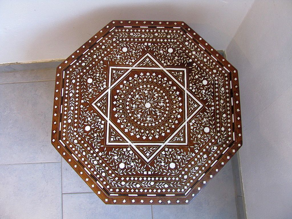 Table basse indienne « Ccic » des années 1970