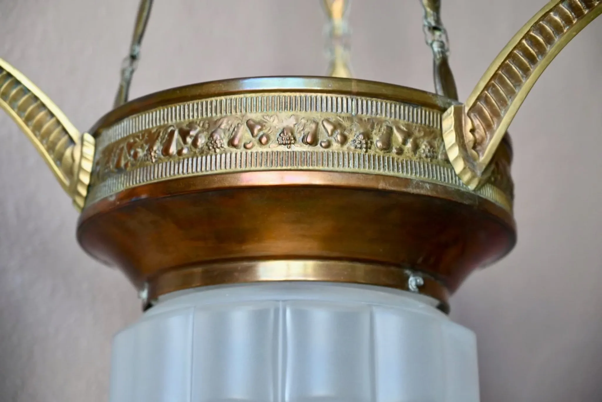 Art Deco lustre in brass and frosted pressed glass from the 1930s.
