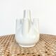 Vase pique fleurs en porcelaine