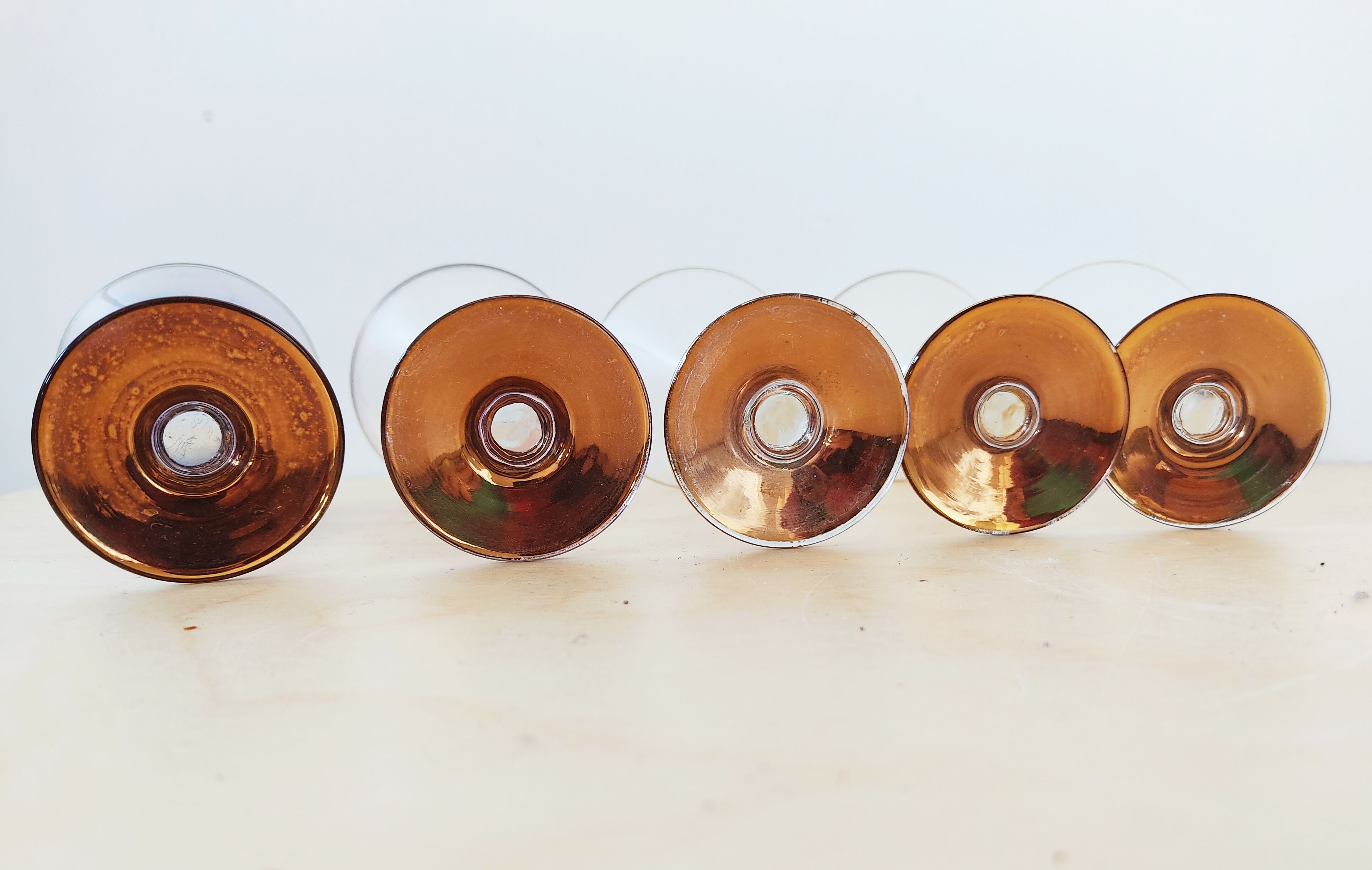 Series of 5 small glasses with golden foot