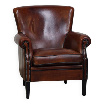 Fauteuil en peau de mouton avec une belle finition et une couleur profonde
