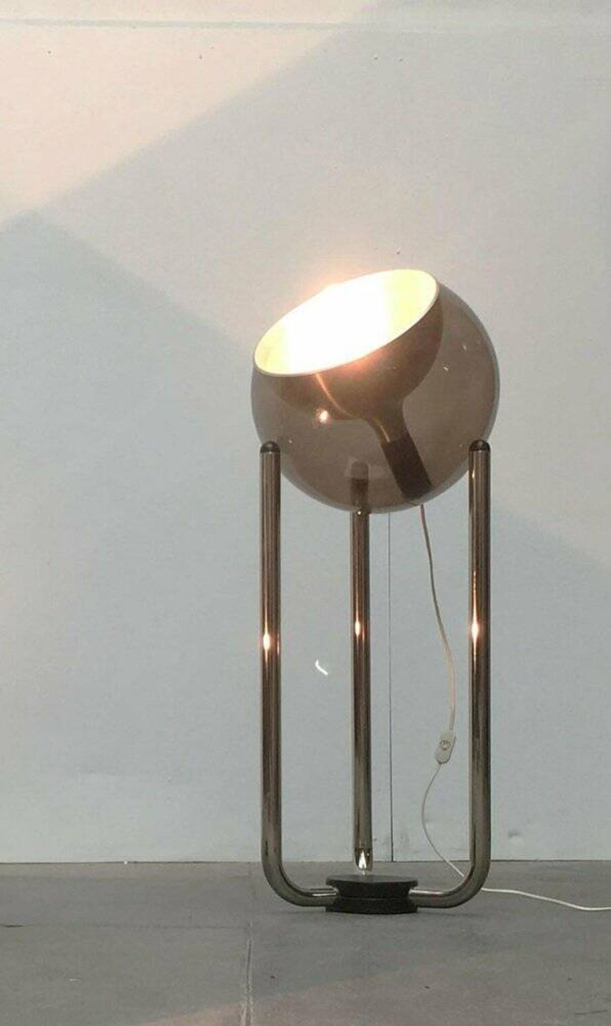 Lampe sur pied globe de l'ère spatiale suisse de milieu du siècle Type 56 de Temde, années 1960