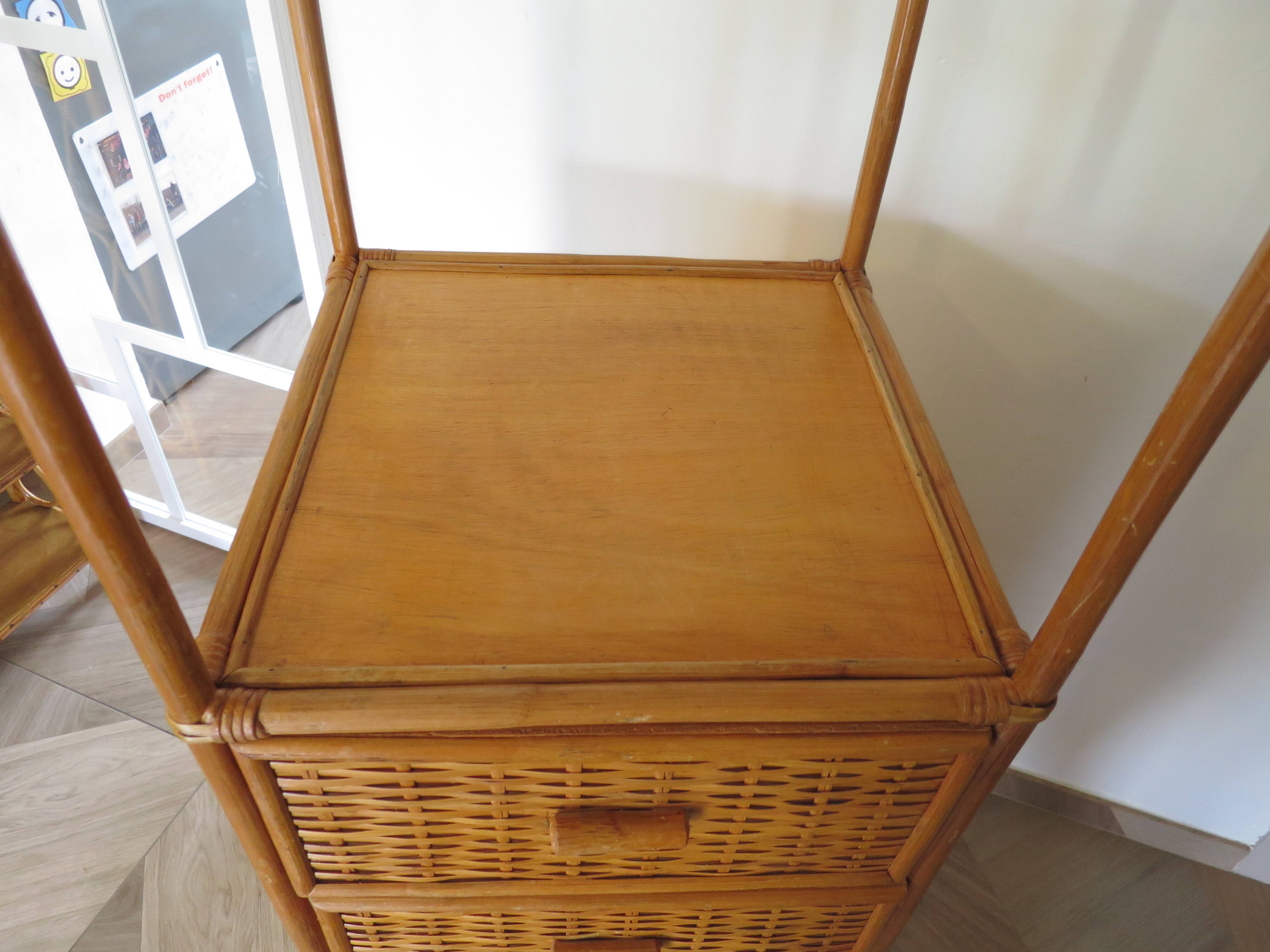 Storage column, wooden bookshelf and woven rattan.