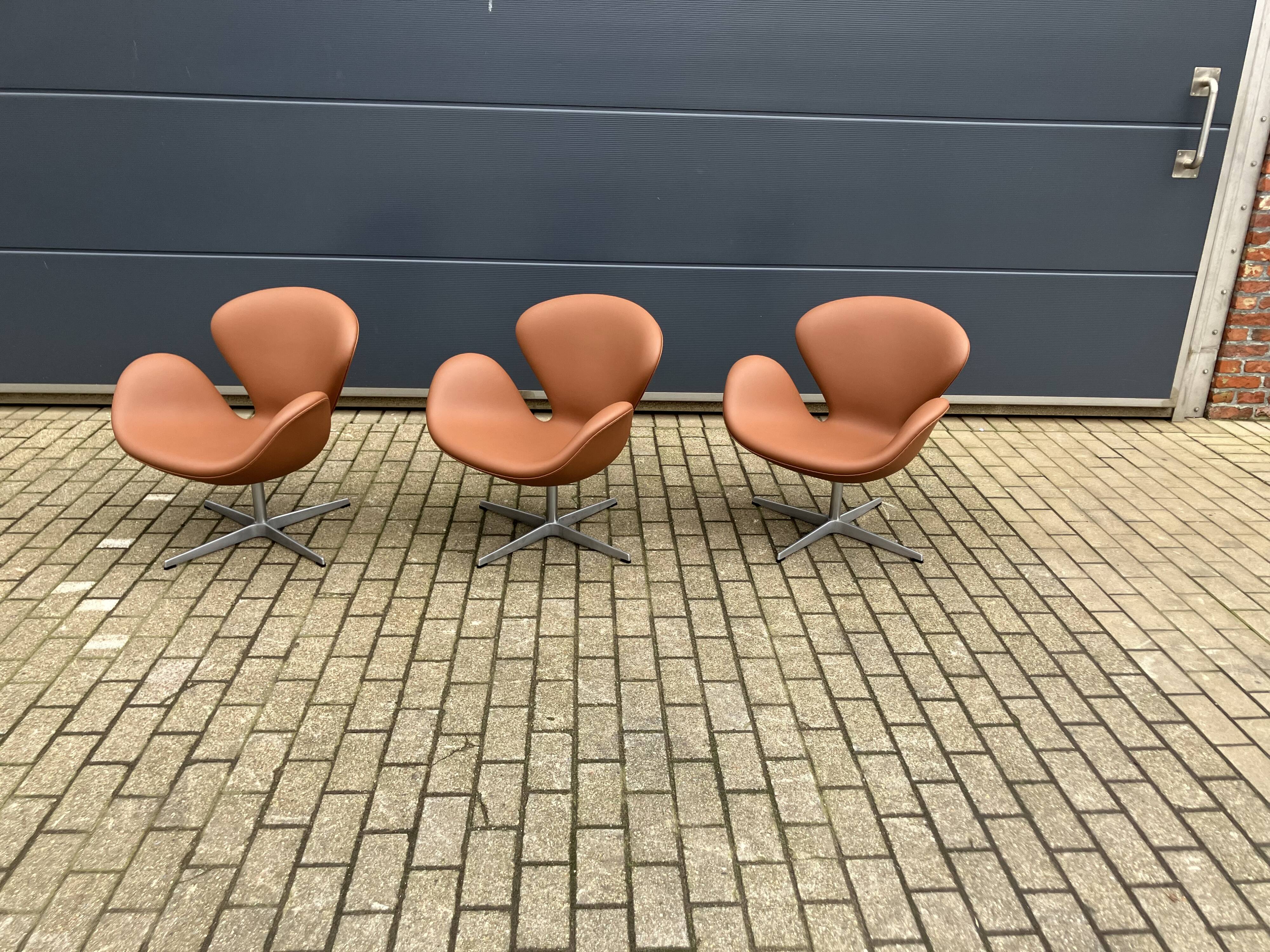 2x Fritz Hansen Swan chair by Arne Jacobsen, NEW condition!!