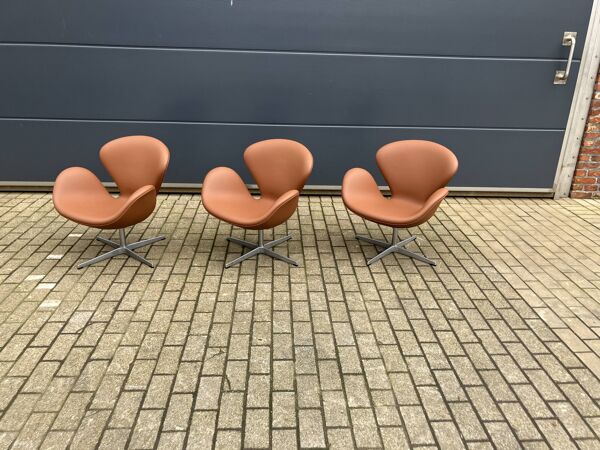 2x Fritz Hansen Swan chair by Arne Jacobsen, NEW condition!!