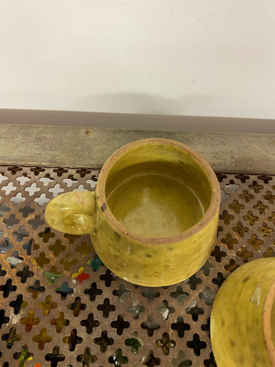 Lots of two ceramic cups