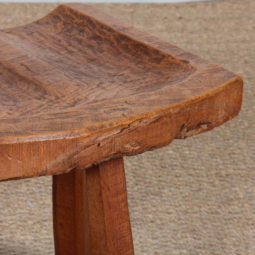 Tabouret tripode dans le goût des Ateliers de Marolles, 1960