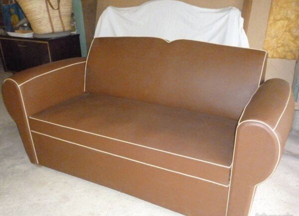 Canapé club moustache