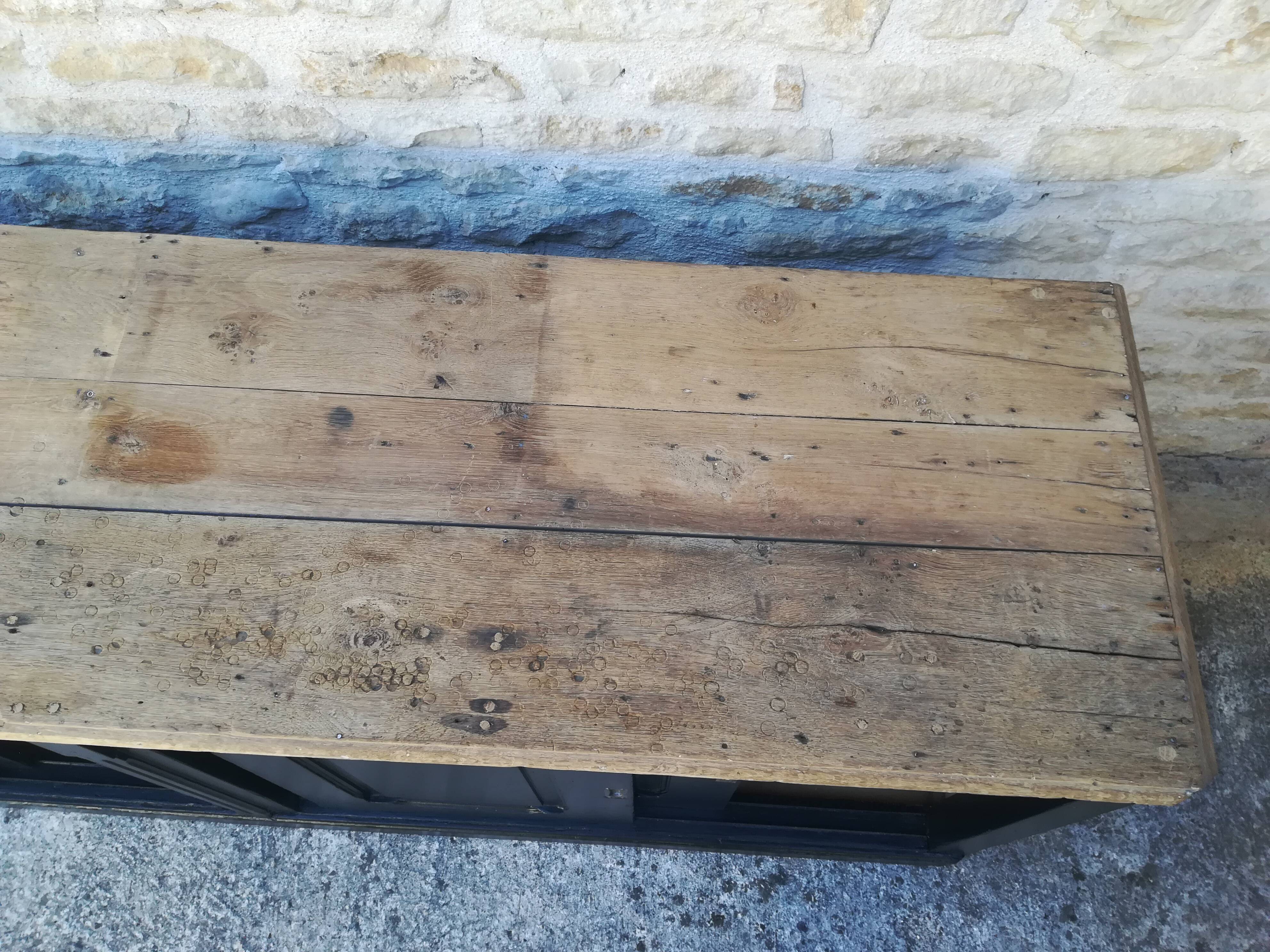 Counter 4 sliding doors