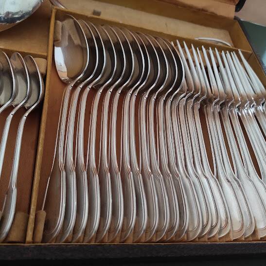 Ménagère de 37 couverts modèle filet, Argenterie