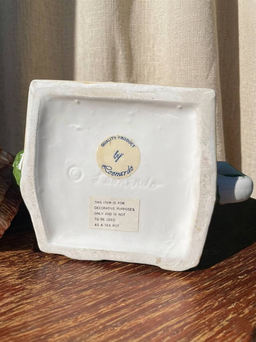 Teapot earthenware cricket club