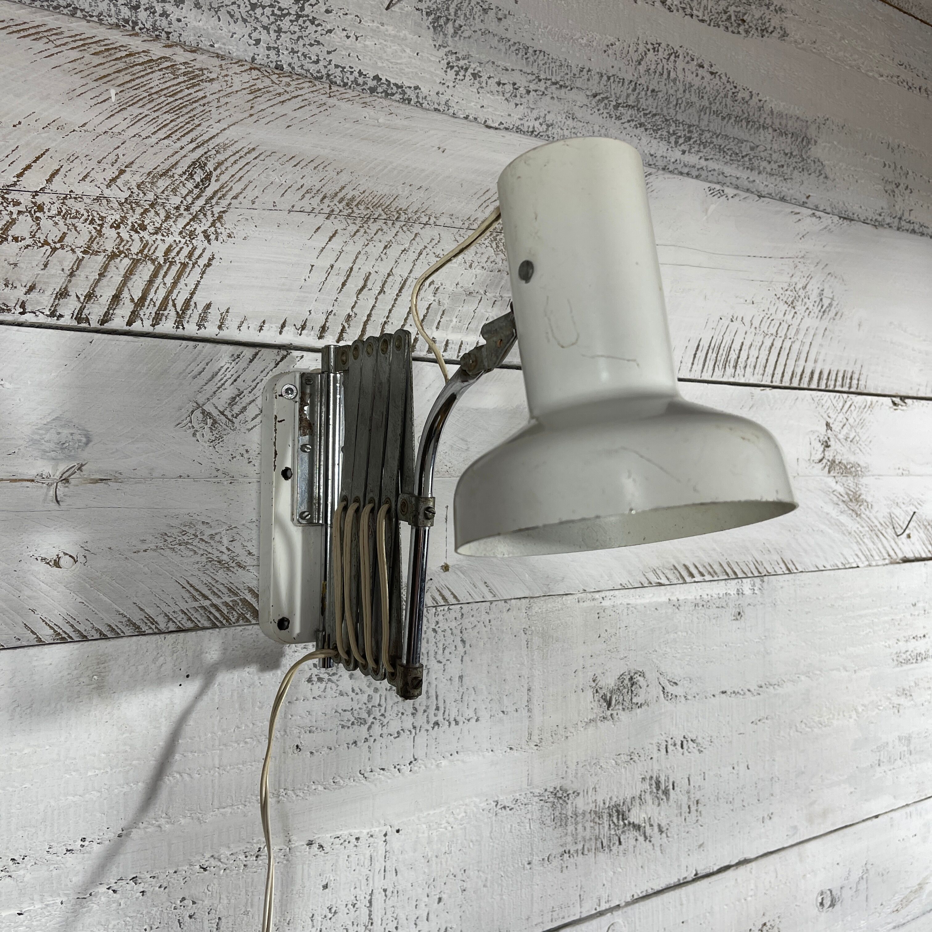 Workshop accordion lamp