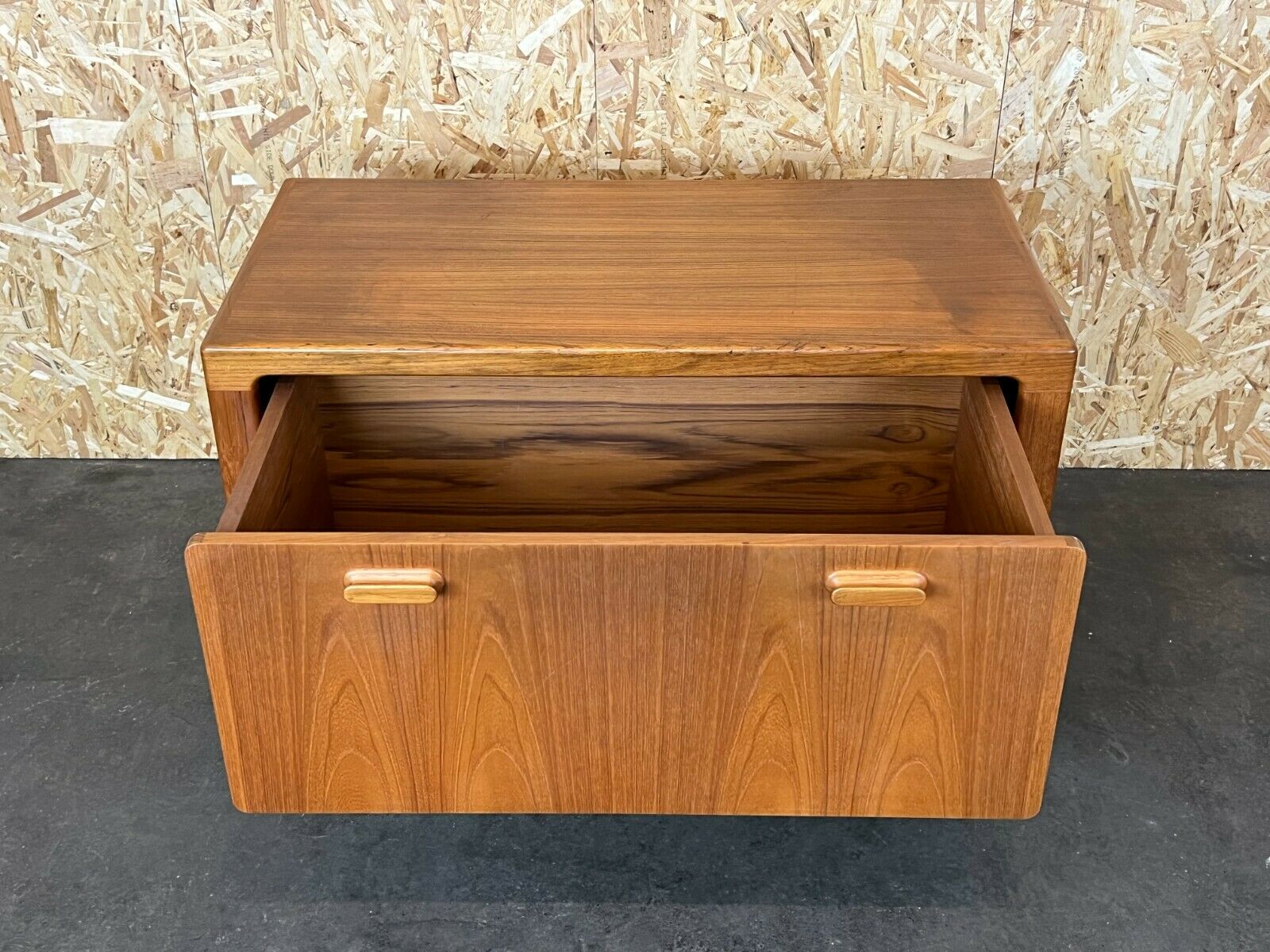 60s 70s teak sideboard Credenza cabinet Danish Modern Design Denmark 70s