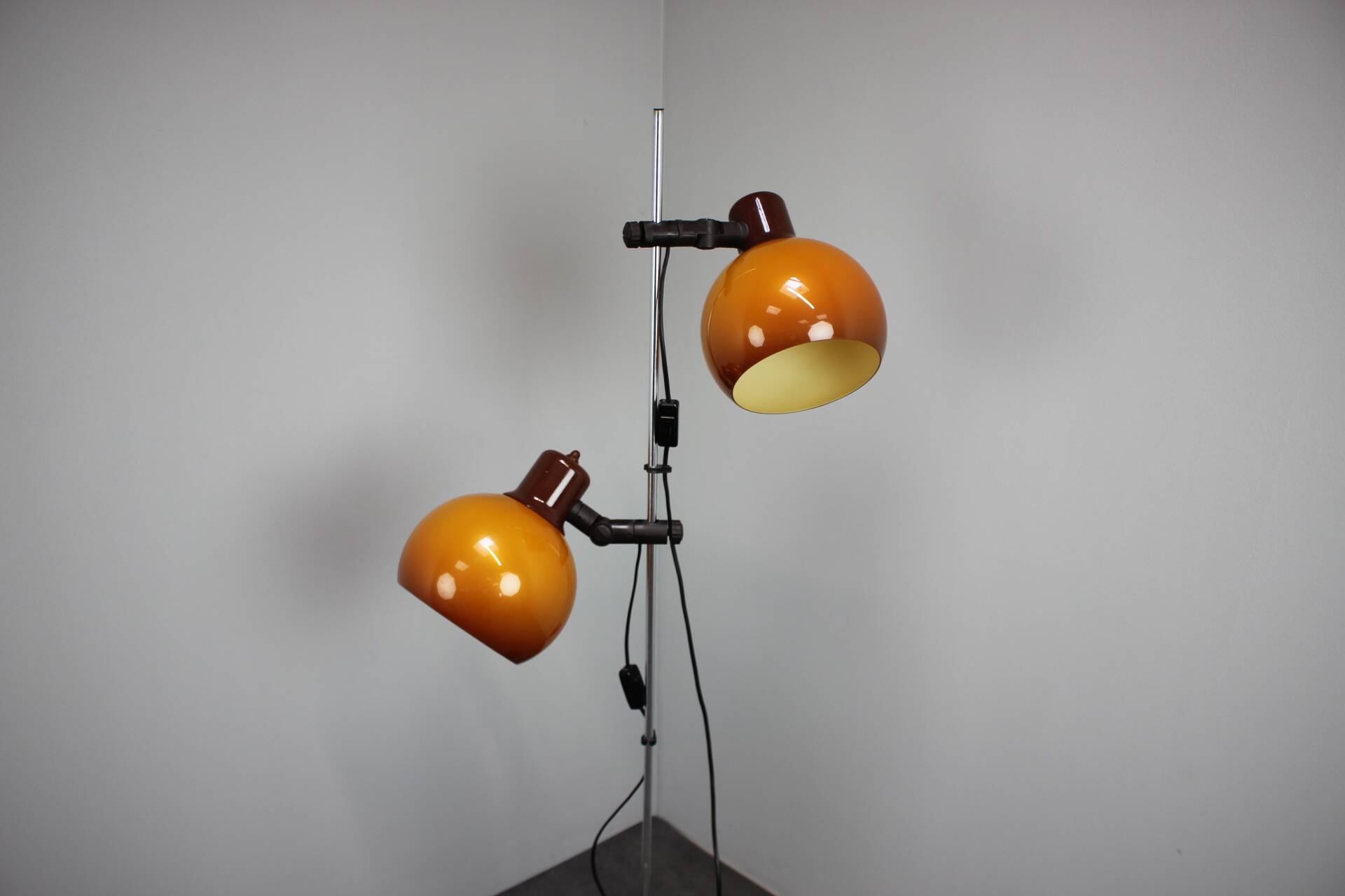 Adjustable double floor lamp in "Space Age" style, Hungarian from the 1970s, in orange and chrome brown.