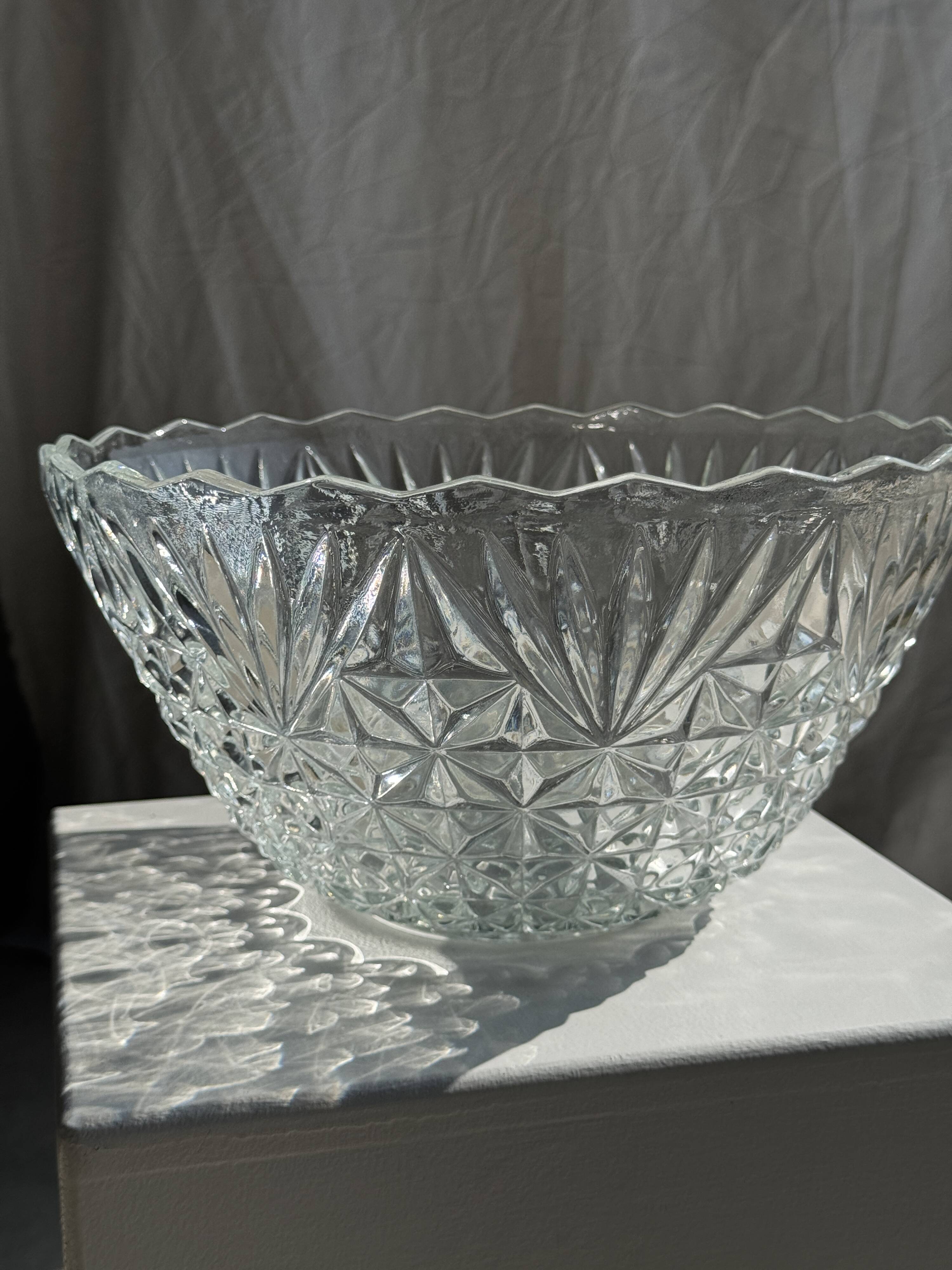 Large glass salad bowl with diamond points D30
