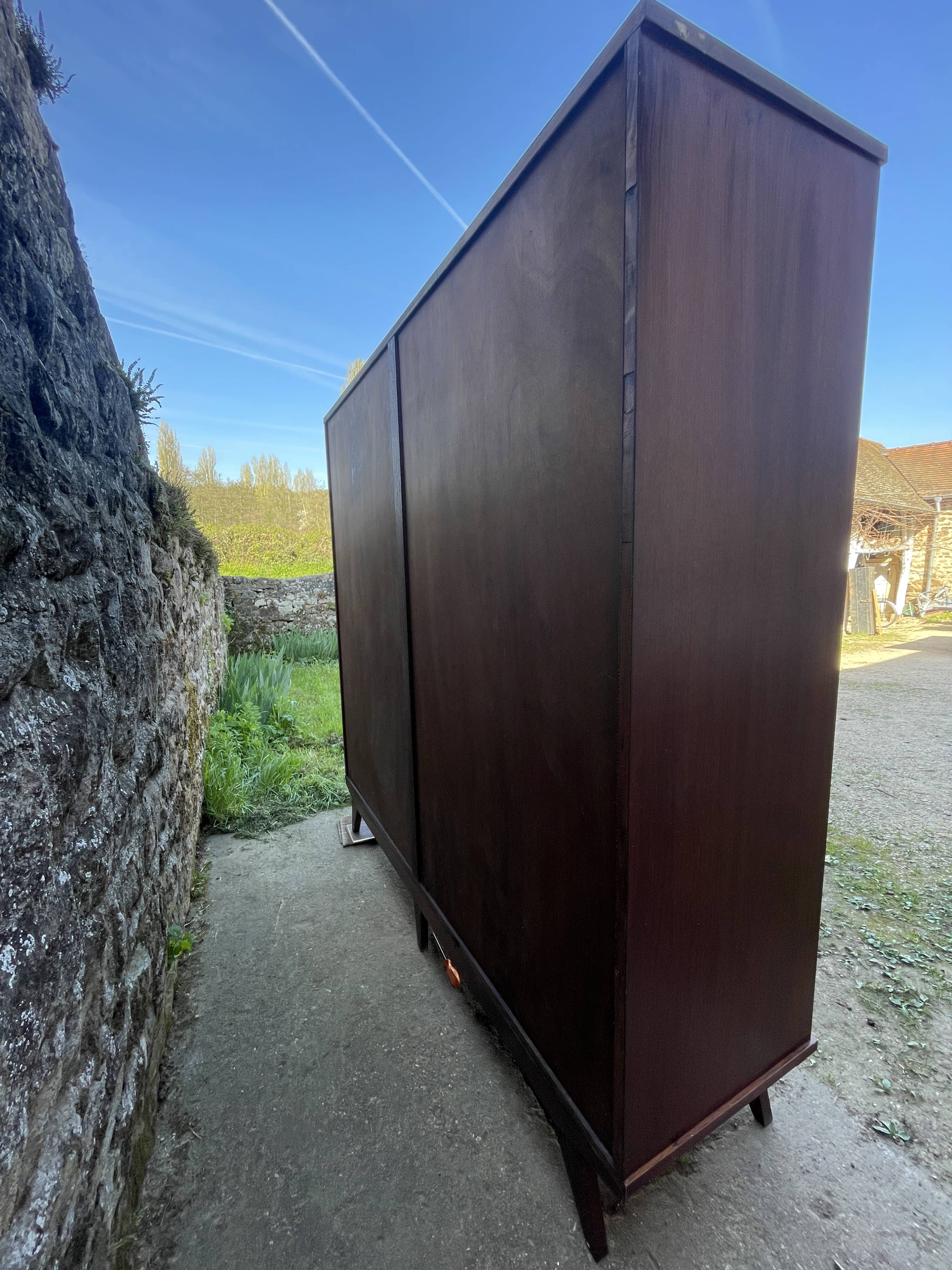 Armoire pieds compas 1960