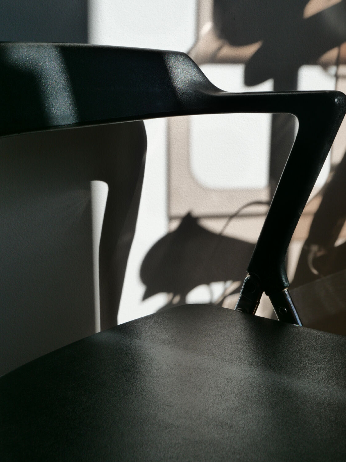 Arch folding chairs