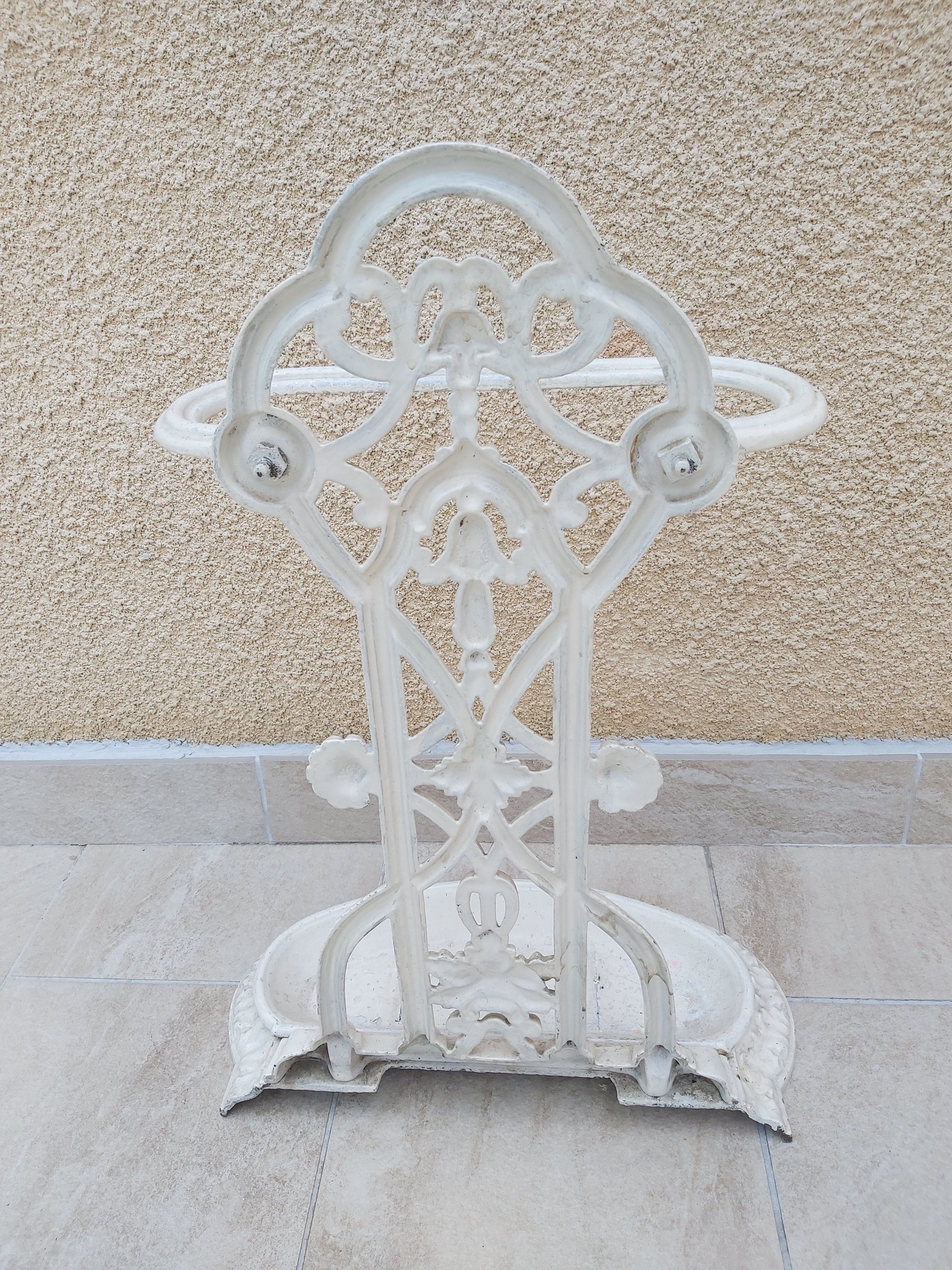 Cast iron umbrella holder