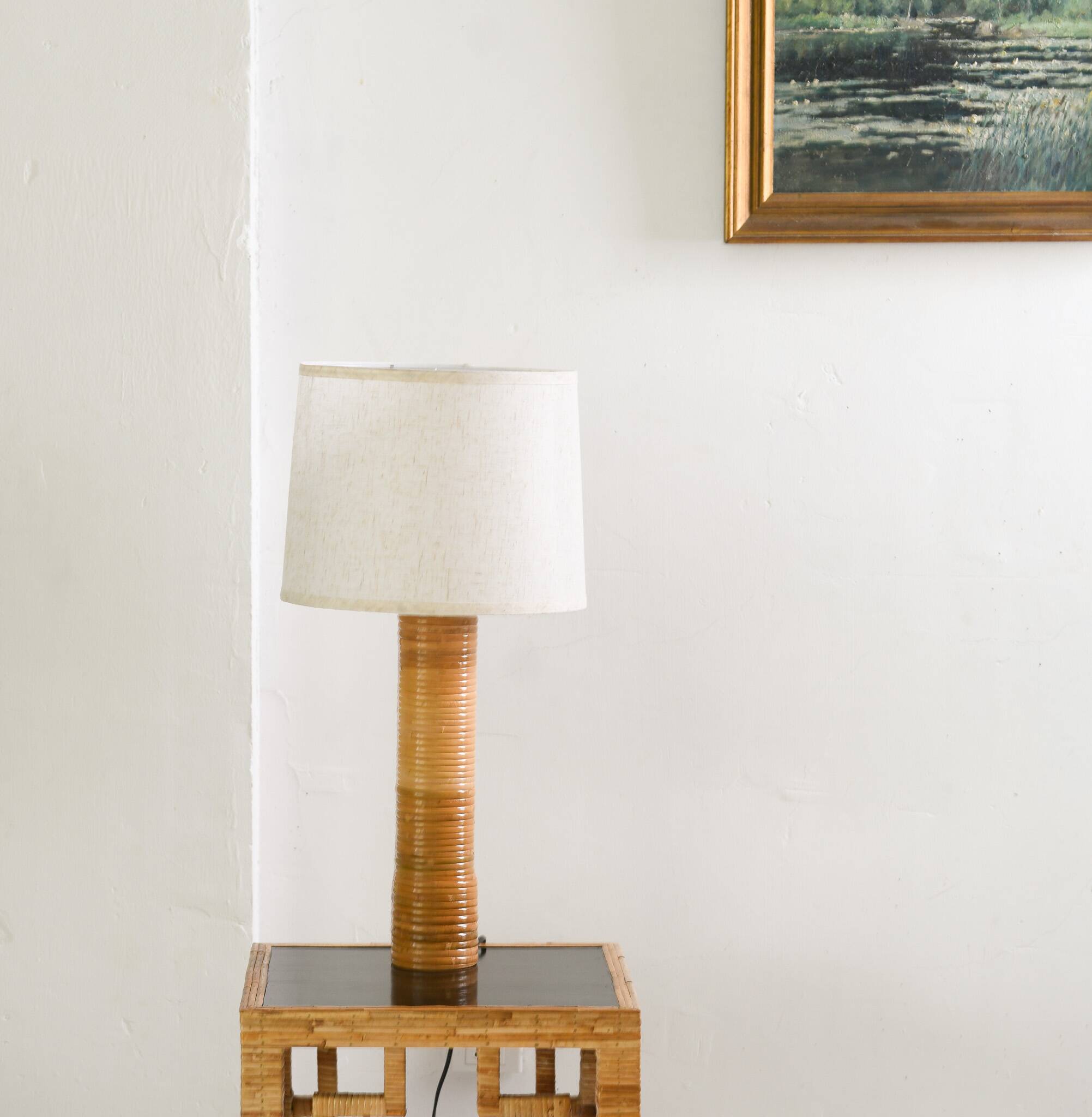 Lampe de table en rotin de style moderne du milieu du siècle