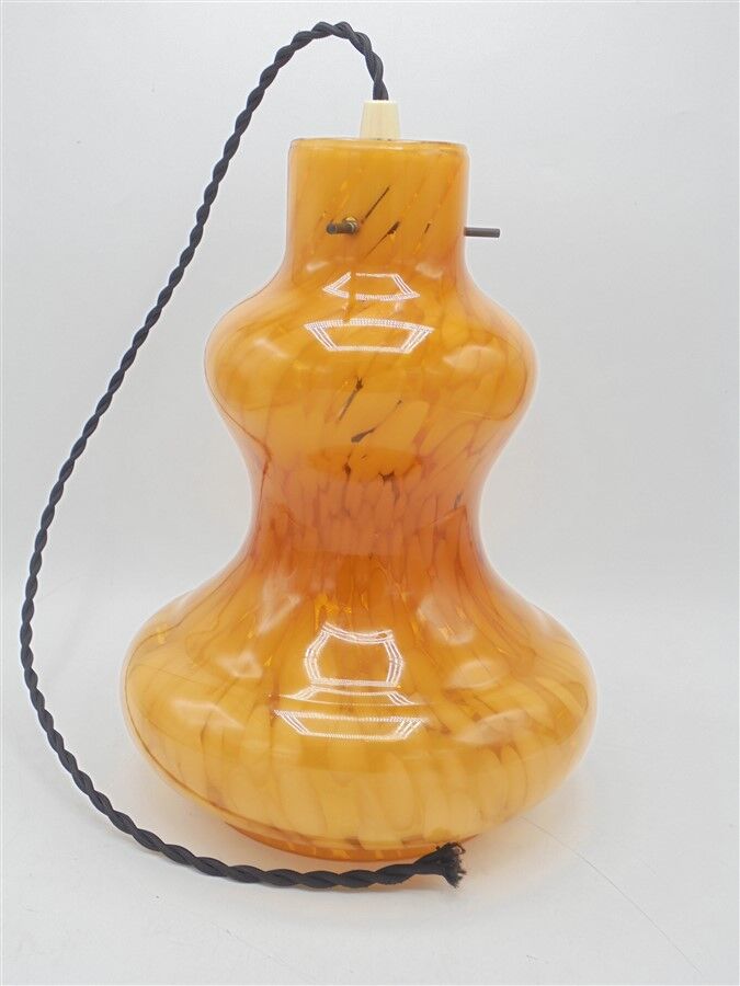 Amber vintage suspension