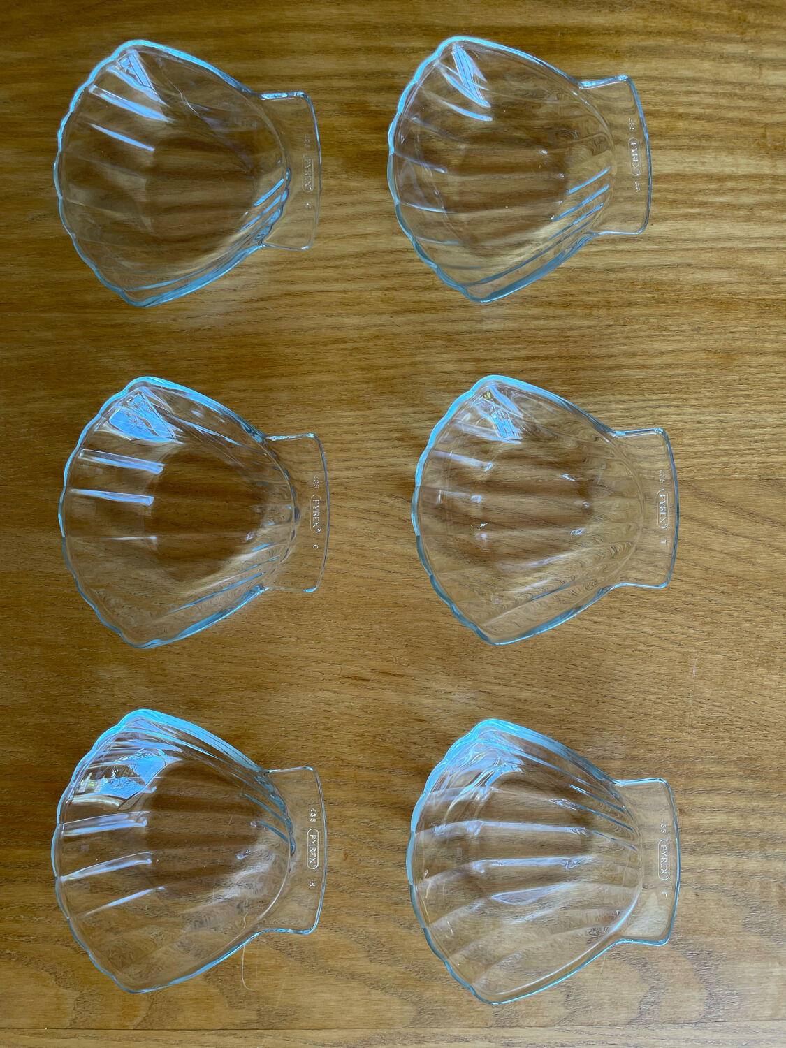 Set of 6 pyrex glass scallops