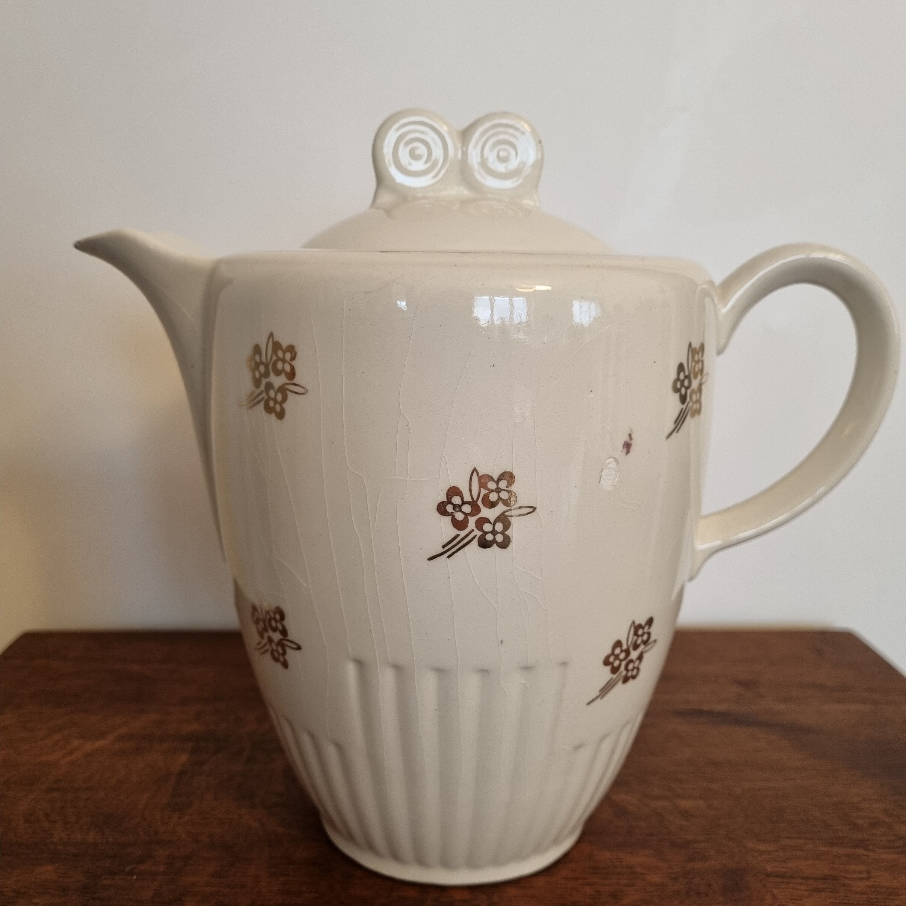 Teapot in half-porcelain of Lunéville late XIXth century