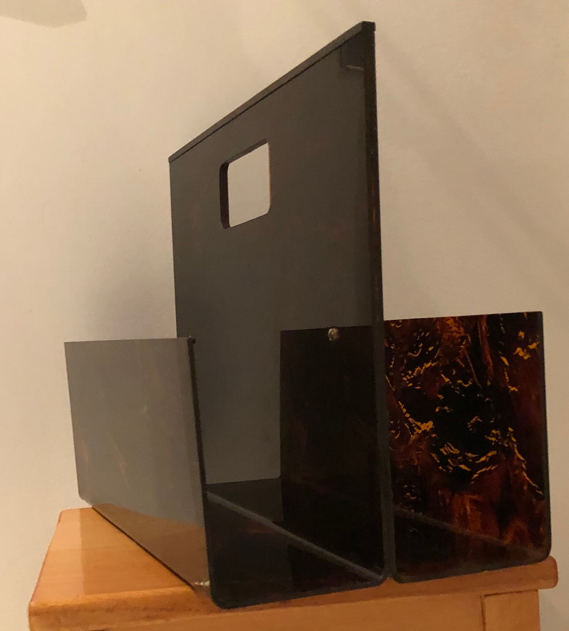 Vintage magazine holder in plexiglas