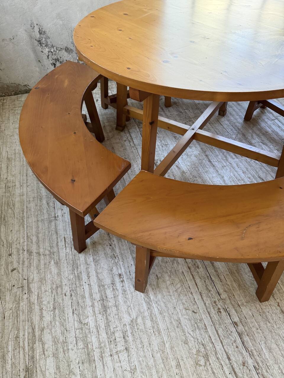 Set of round table and 4 rounded benches, 1950