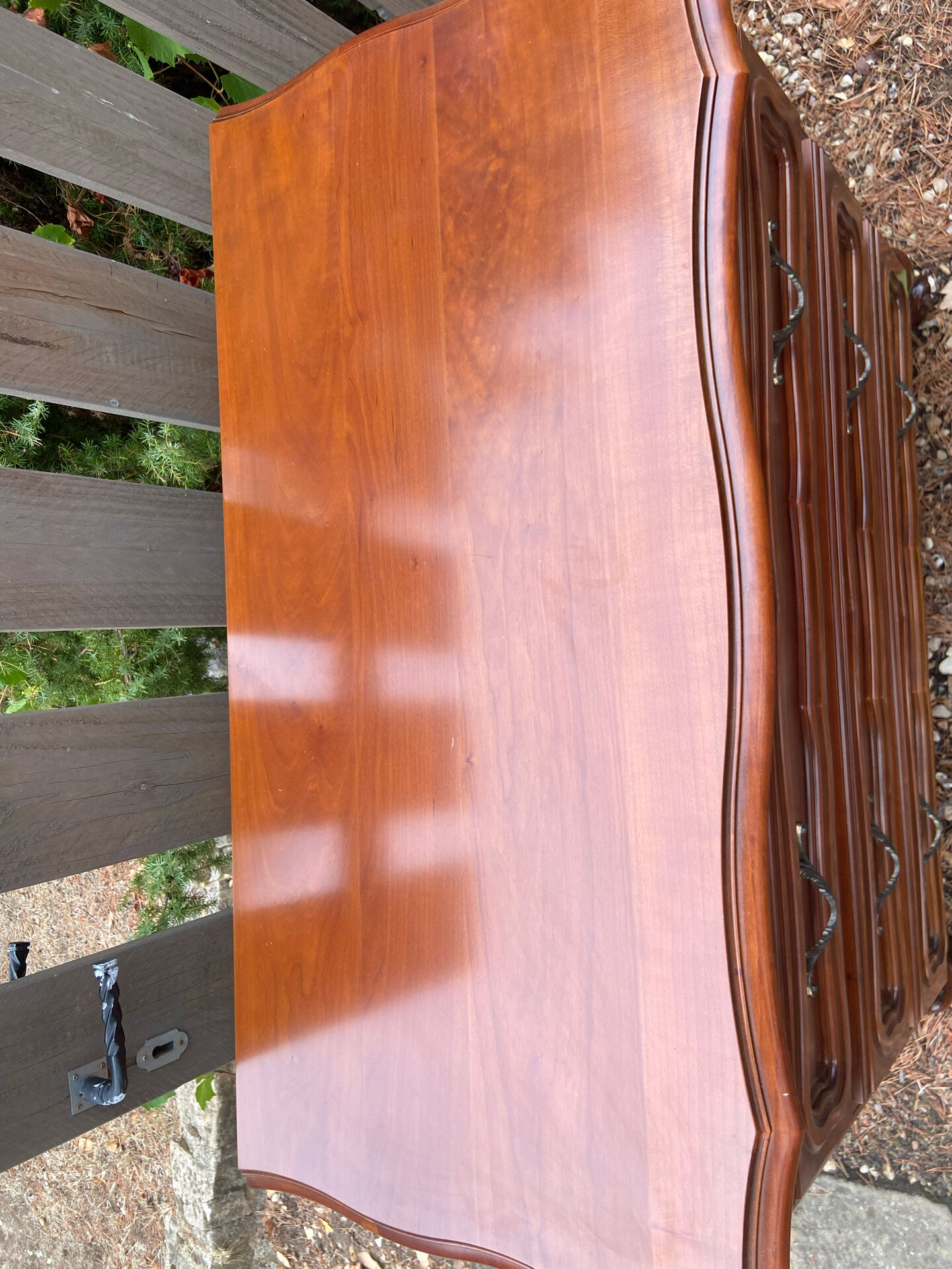 Louis XV style commode from the 1970s in solid wood.