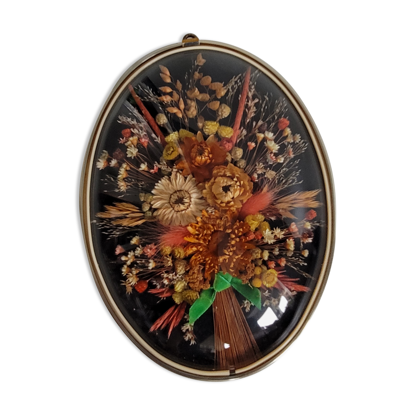 Curved glass flower frame