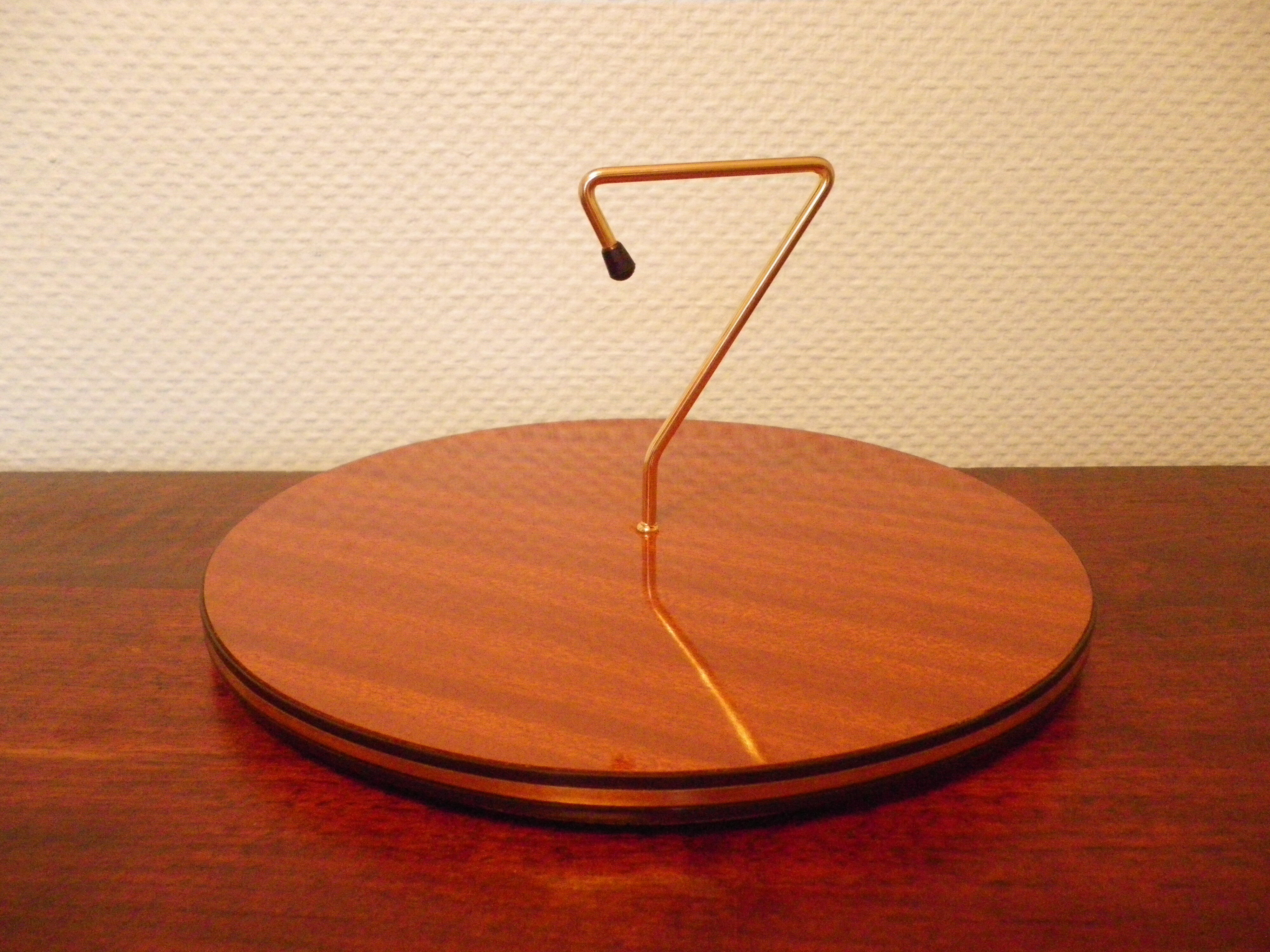 Serving dish, cheese platter in formica and golden metal