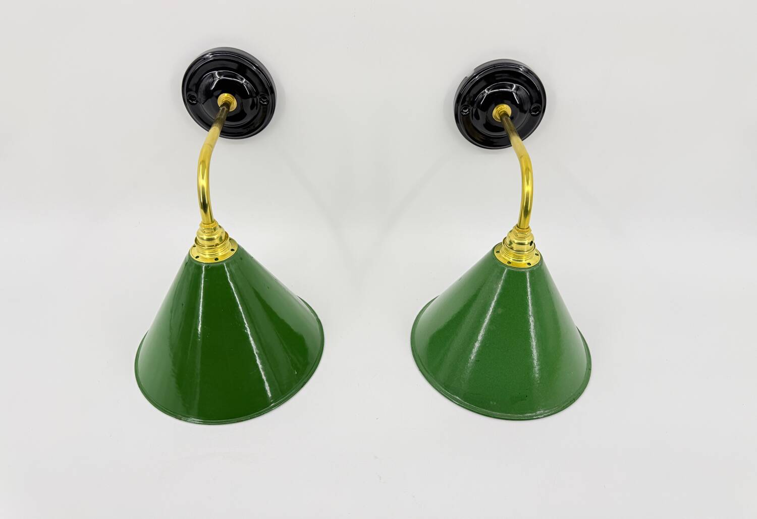 Enamelled sheet metal wall lights