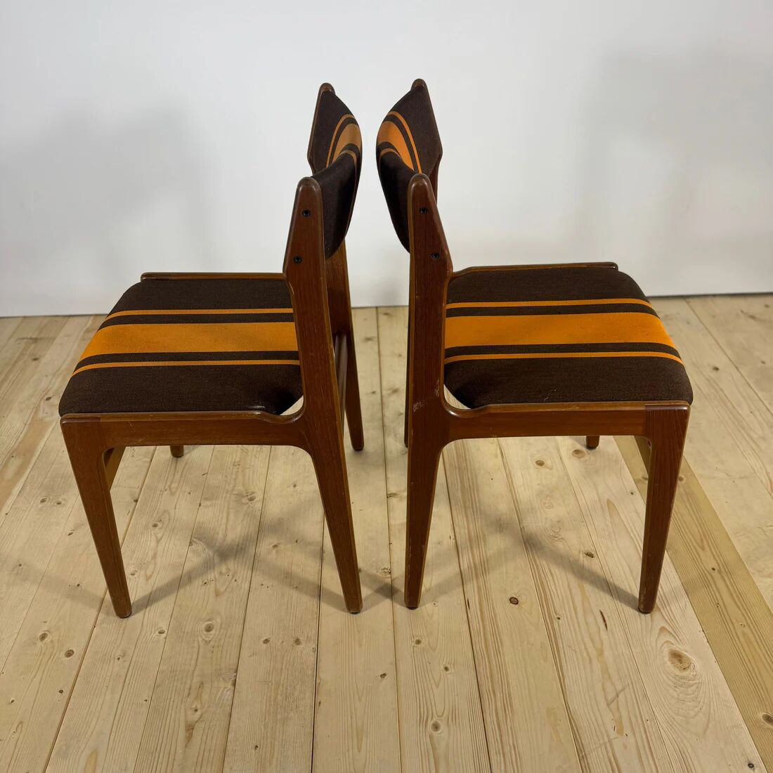 Set of 6 vintage chairs attributed to Erik Buch – Denmark, 1960s