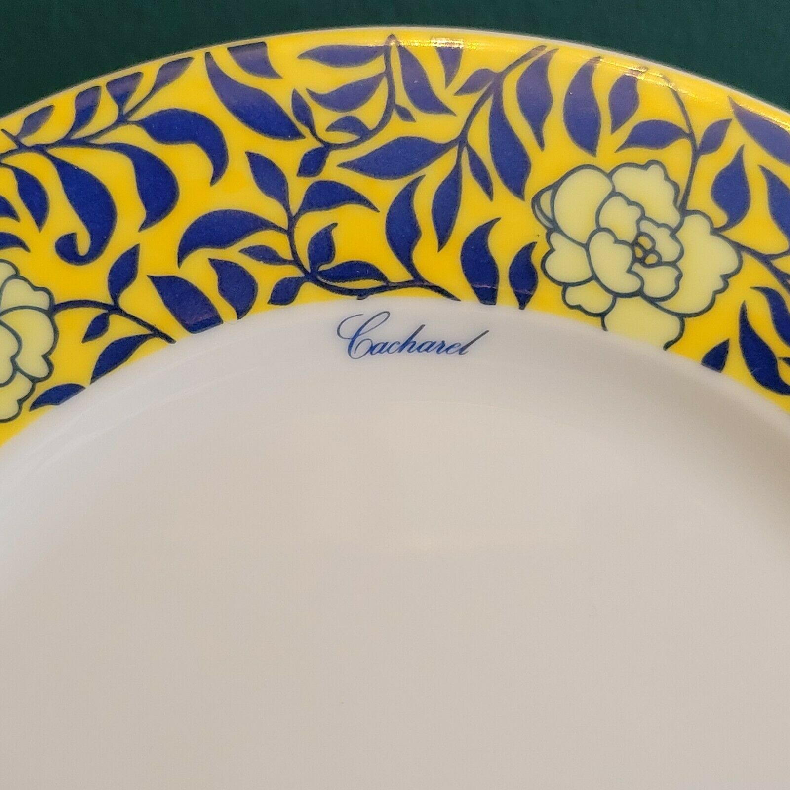 6 flat plates Cacharel floral decoration yellow and blue