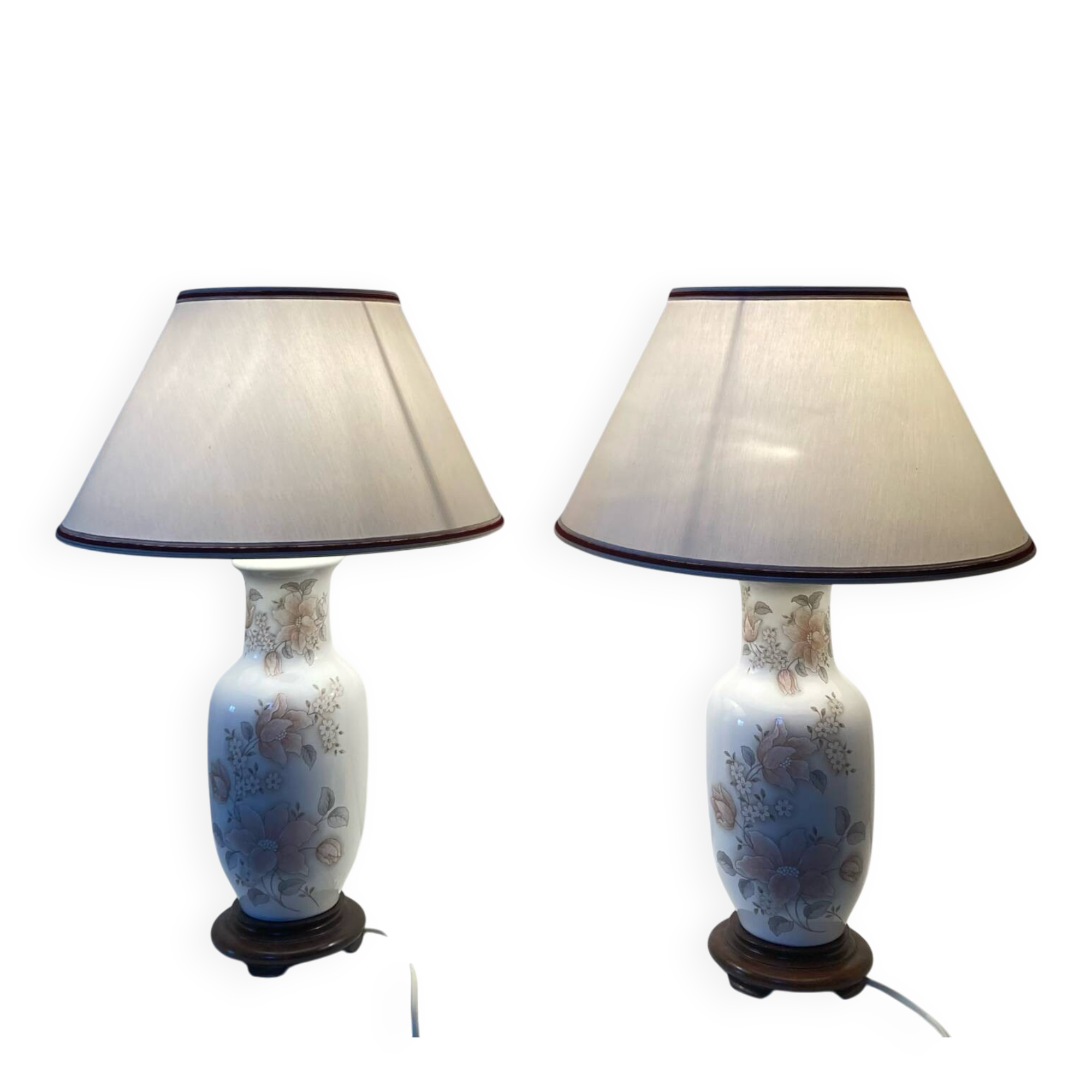 Asian lamps in earthenware from the 1970s/80s with handmade floral decoration.