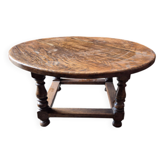 Round coffee table