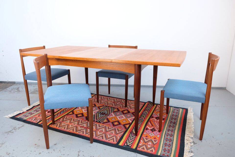 Vintage dining table from the 60s/70s, in teak, retro/vintage style, made of teak.