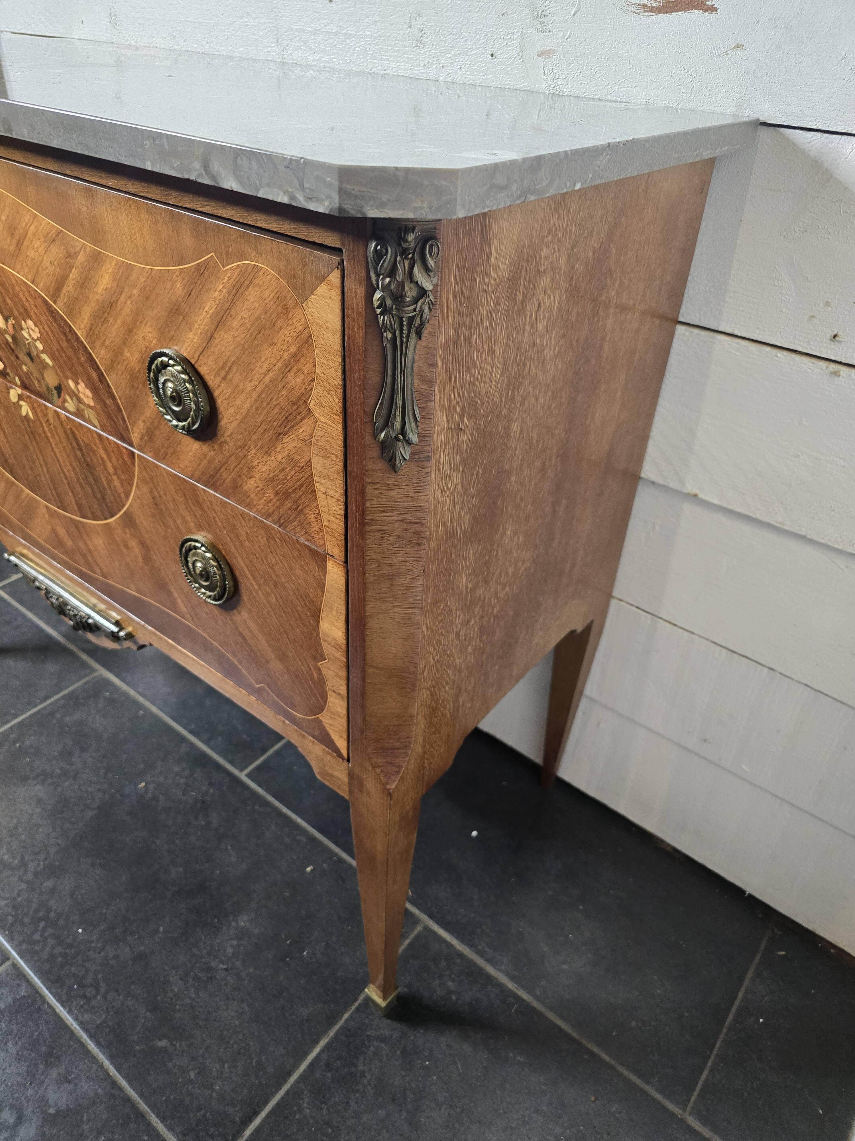 Commode en marqueterie milieu XXème