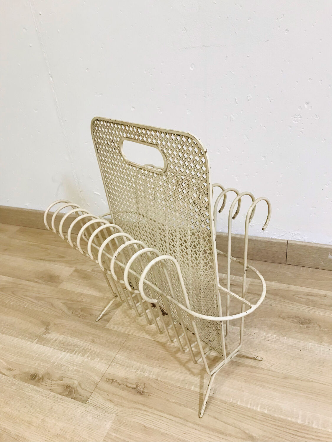 Mategot Mathieu Garlic Cap Magazine Rack