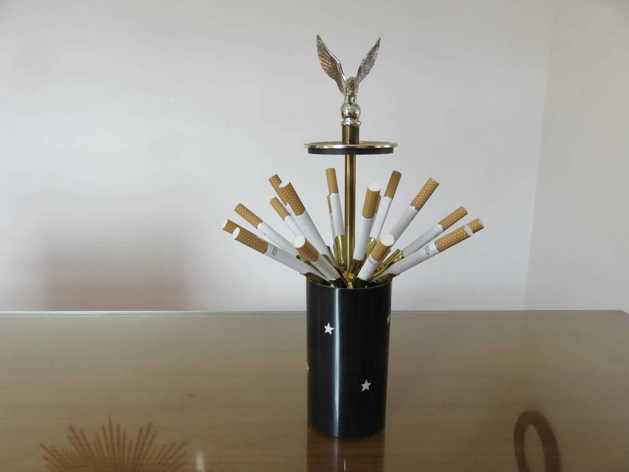 Cigarette dispenser "eagle and stars" from the 60s-70s, vintage.